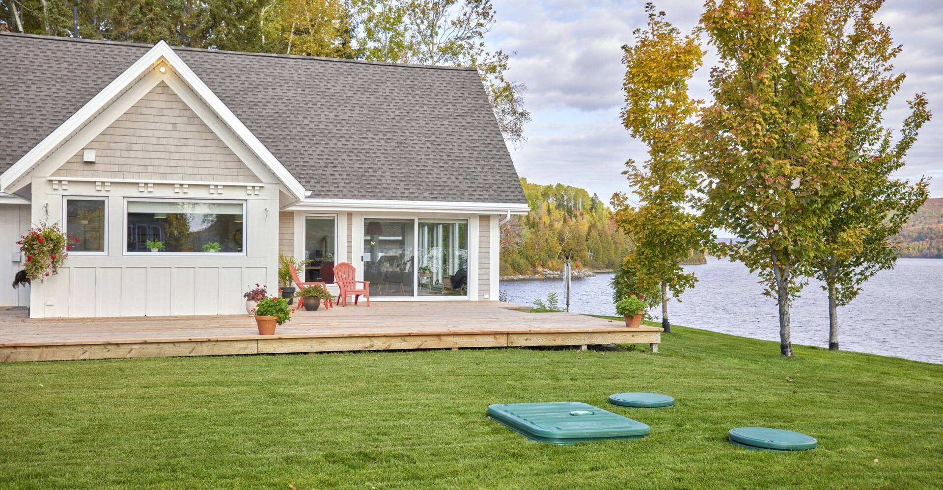 Propriété résidentielle avec l'installation septique Ecoflo au Québec.