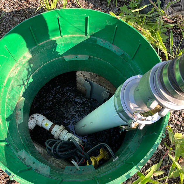 Extraction des boues dans une installation septique Hydro-Kinetic.