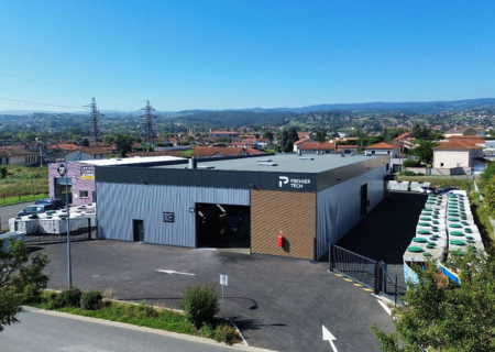 Facade du nouveau site de production de Premier Tech Eau et Environnement à Montbrison en France.